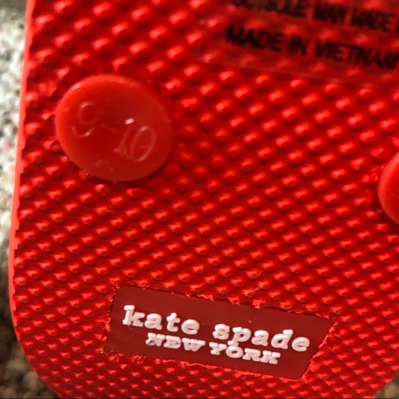 More 🔜 🎉 HP 🎉 🆕 Kate Spade ♠️ Fiji Flip Flops Wild Strawberry - Picture 9 of 14
